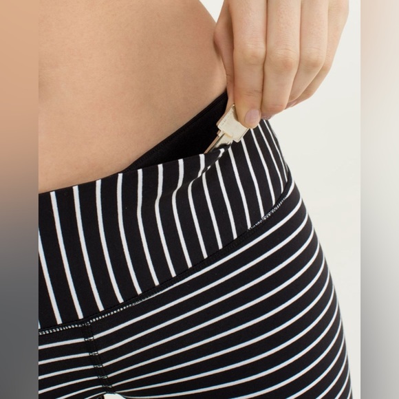 #43 Lululemon Wunder Under Pant
Parallel Stripe Black White / Black Sz 6 - Picture 4 of 12